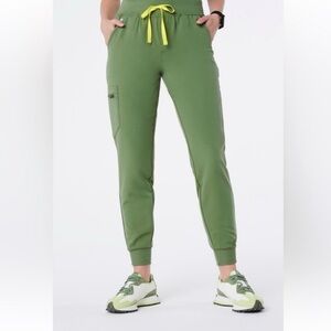 LIMITED EDITION Figs Zamora Joggers in FERN
